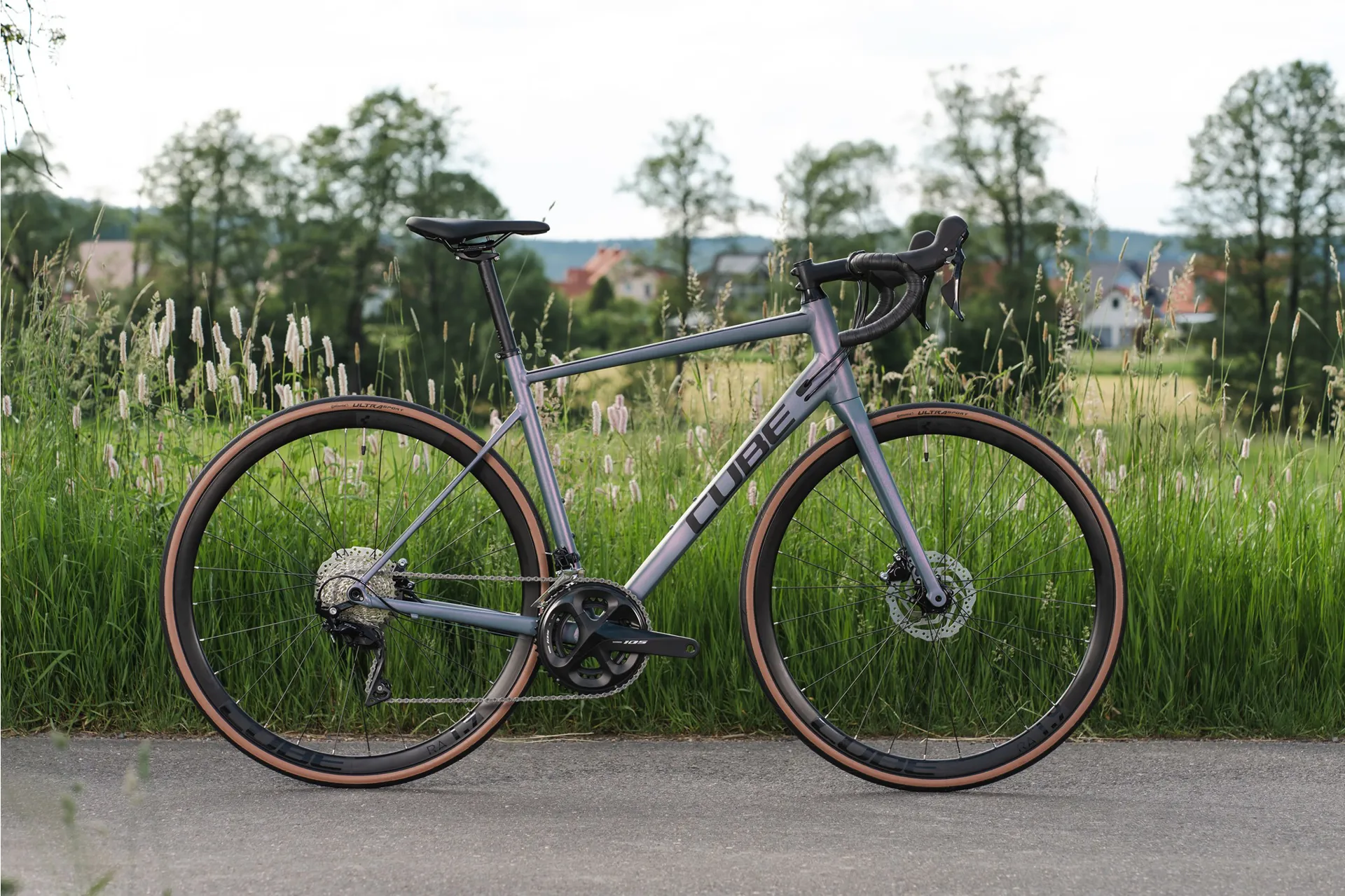 Cube Axial WS Race Womens Road Bike 2022 Sparkle Lilac/Black 8 Cube Axial WS Race Womens Road Bike 2022 Sparkle Lilac/Black - Image 6