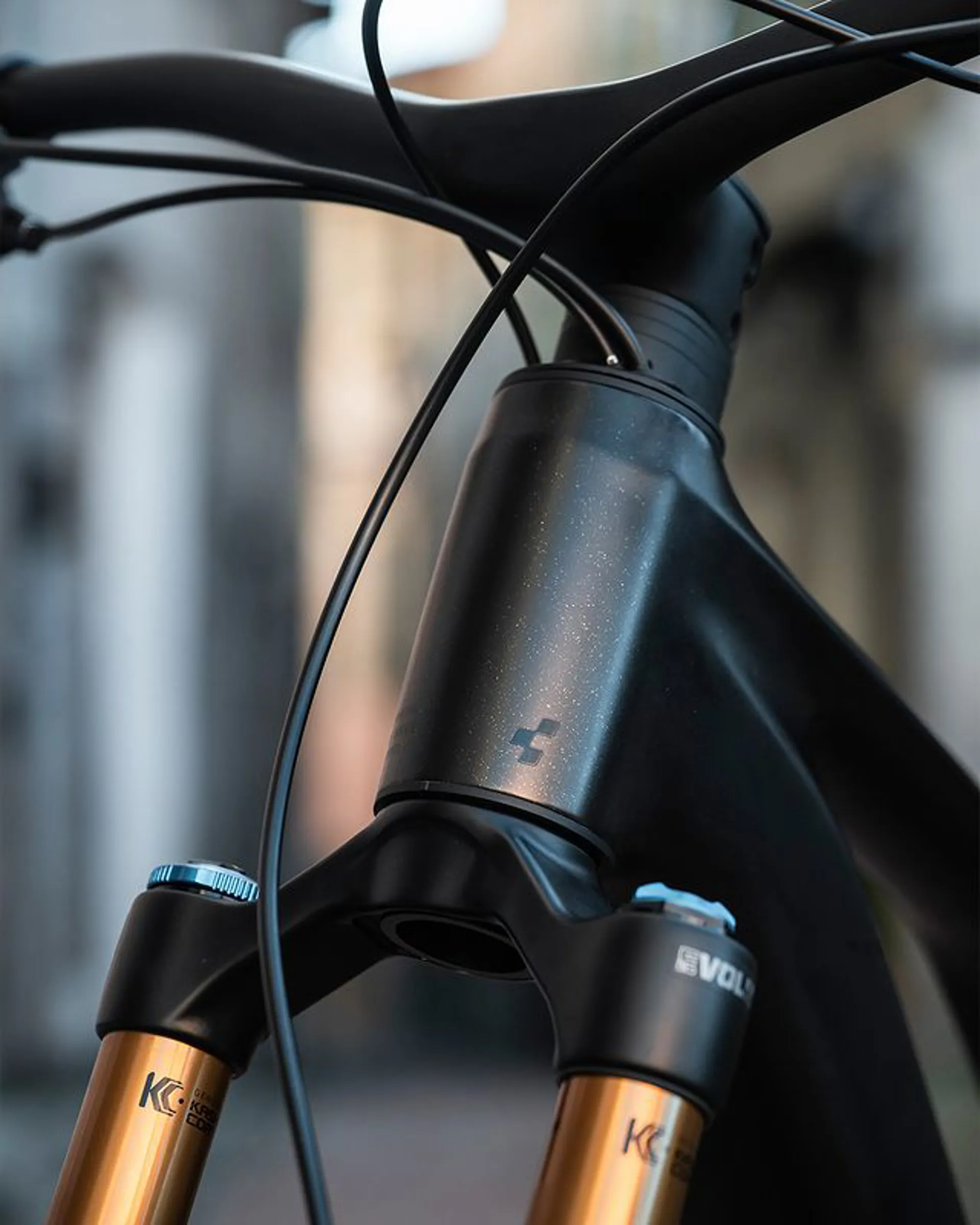 Cube AMS Hybrid One44 C:68X SLT 400X 2024 Carbon/Gold 4 Cube AMS Hybrid One44 C:68X SLT 400X 2024 Carbon/Gold - Image 2