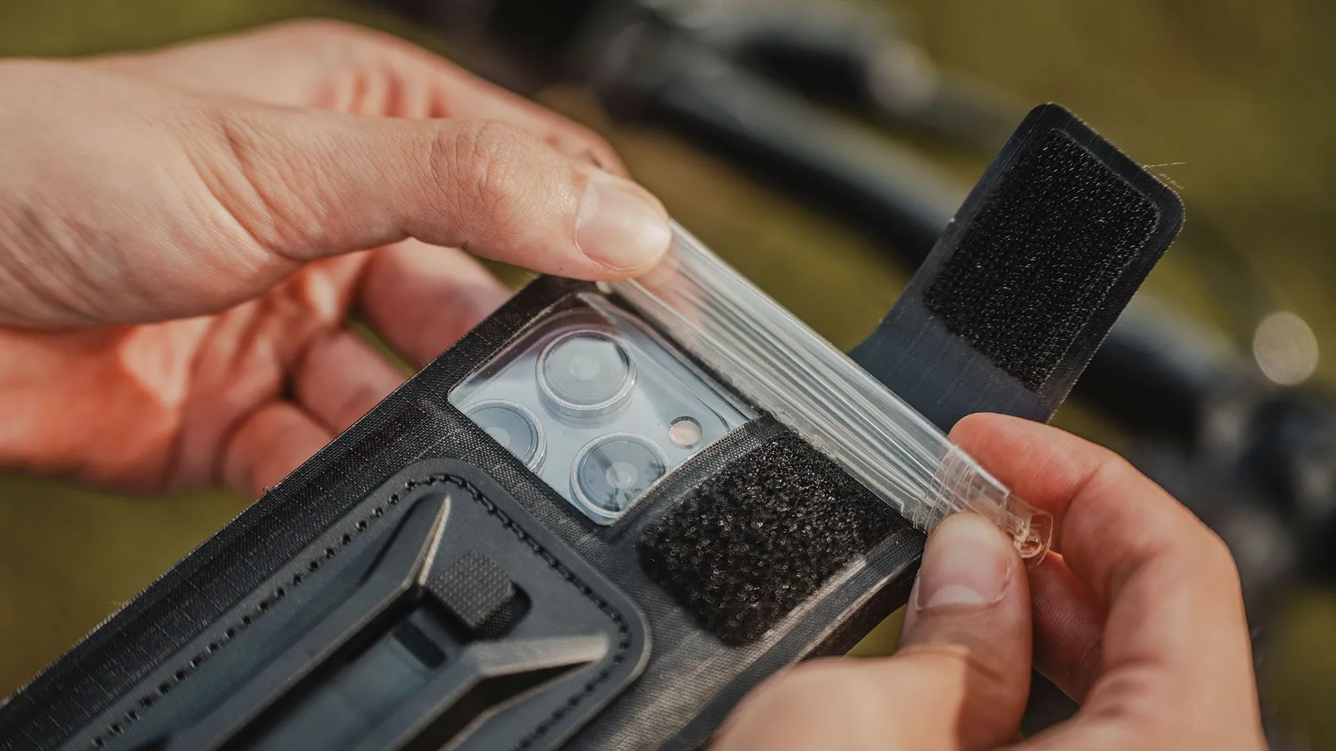 Topeak Phone Drybag Phone Case Large Up To 6.9 Inch 7 Topeak Phone Drybag Phone Case Large Up To 6.9 Inch - Image 5