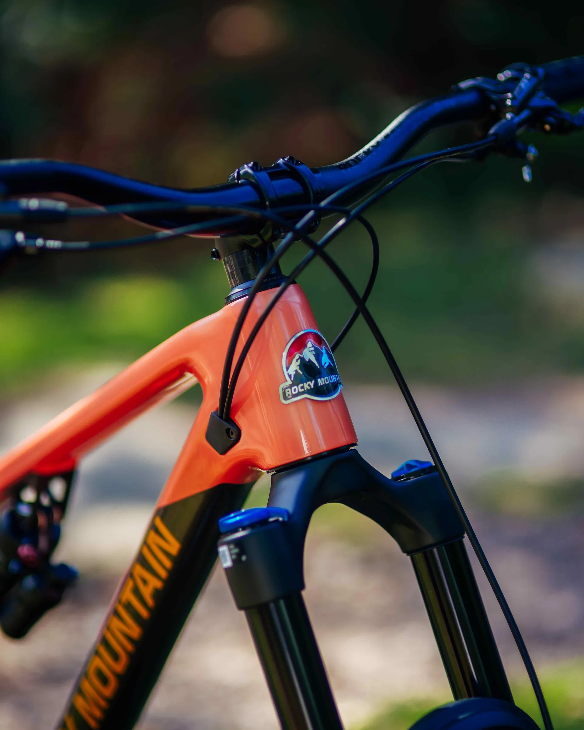 Rocky Mountain Altitude C50 Enduro Mountain Bike Grey/Pink 5 Rocky Mountain Altitude C50 Enduro Mountain Bike Grey/Pink - Image 3