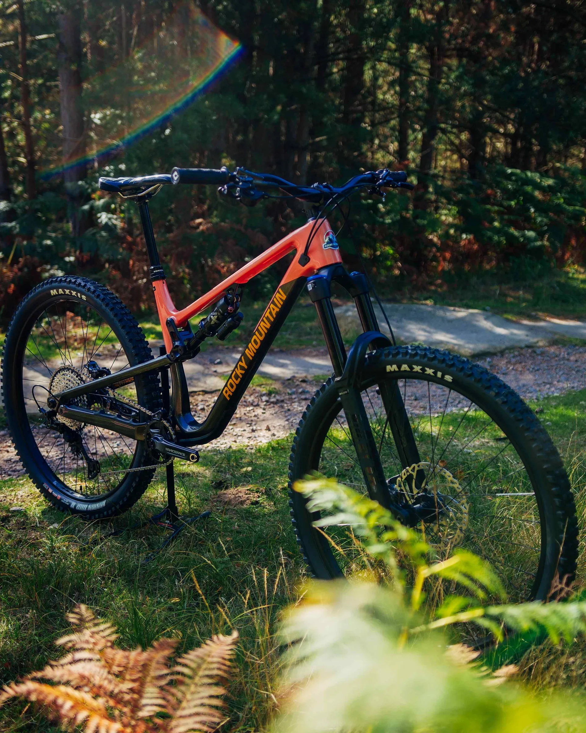 Rocky Mountain Altitude C50 Enduro Mountain Bike Grey/Pink 4 Rocky Mountain Altitude C50 Enduro Mountain Bike Grey/Pink - Image 2