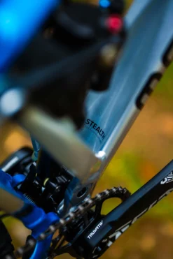 Mondraker Superfoxy Full Suspension Mountain Bike 2023 Silver/Blue 23 Mondraker Superfoxy Full Suspension Mountain Bike 2023 Silver/Blue -Cycle Pro Gear DSC09112