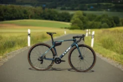 Cube Axial WS C:62 SLX Womens Road Bike 2024 Team WS -Cycle Pro Gear O 400 81523 629600 O 00